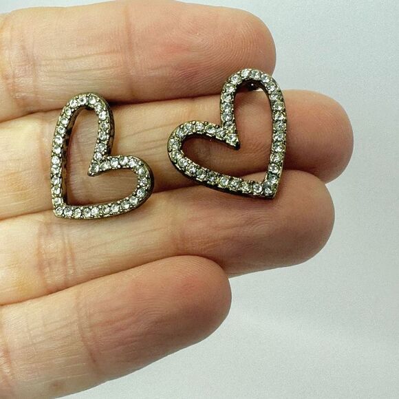 Rhinestone heart post earrings - Picture 9 of 9